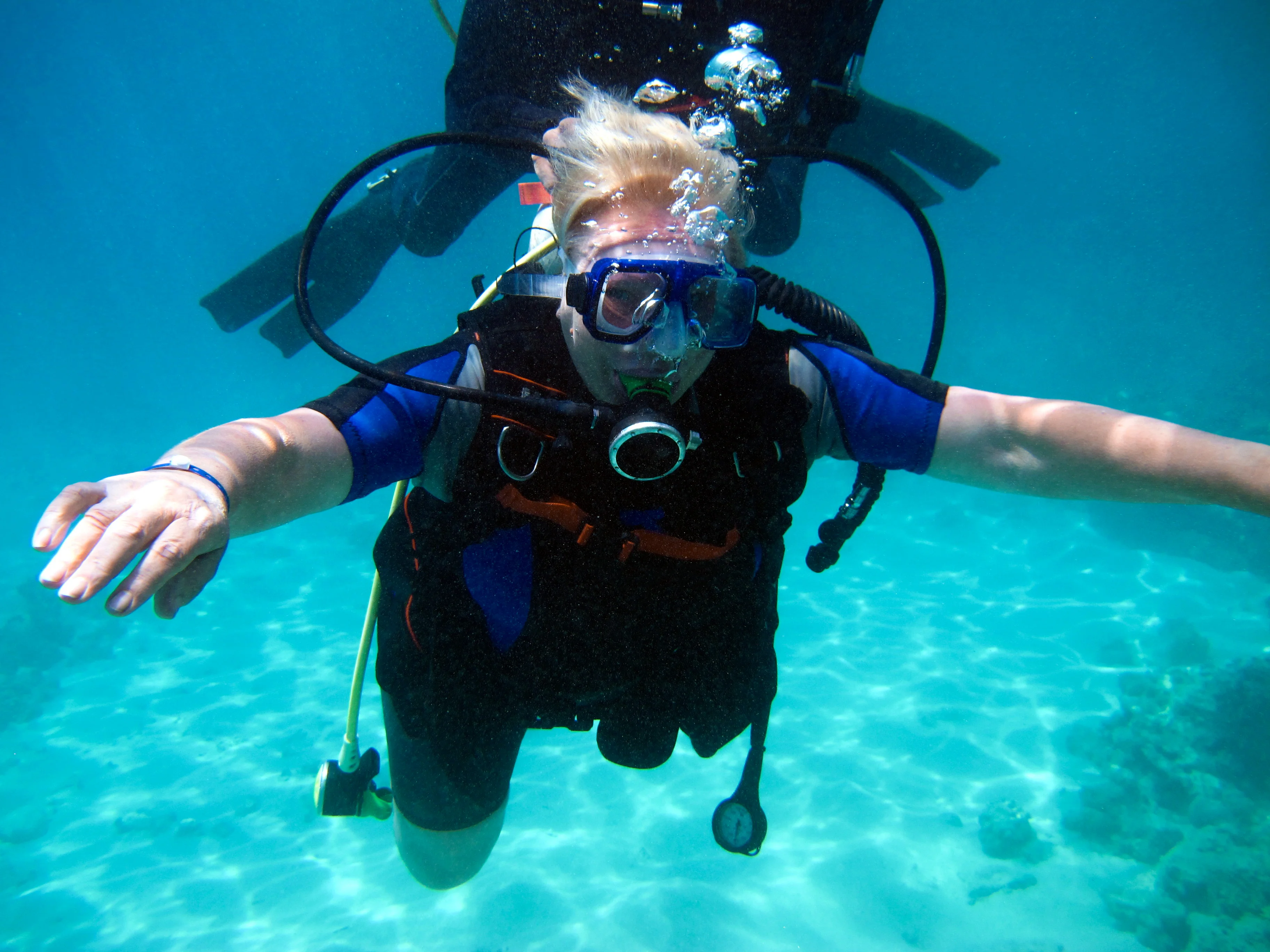 Instructor SDI supervisando formación Dive Master en Costa Maya